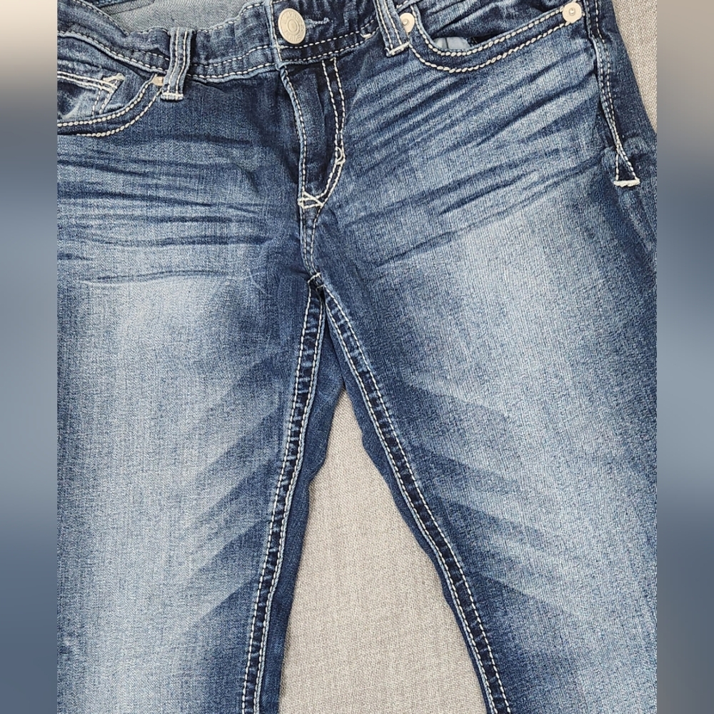 Express Barely Boot Low Rise Medium Wash. 6 Short - Picture 2 of 10